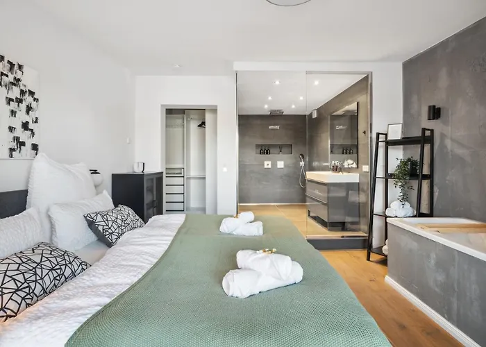 Design-apartment - Zentrum - 2 Balkons - 118m2 - Netflix Apartmán *